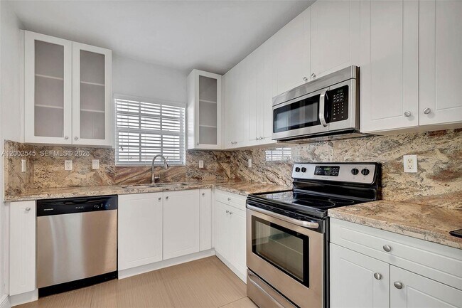 Building Photo - 3604 SW 60th Ave