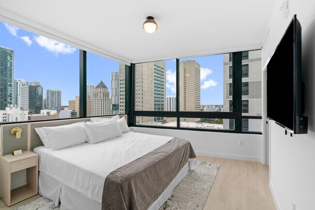 Building Photo - 225 N Miami Ave