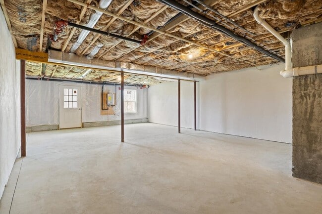 Building Photo - 32 Regency Cir