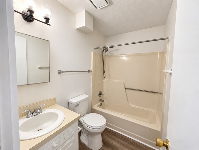 Building Photo - 101 Moss Creek Dr
