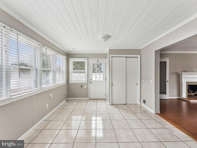 Building Photo - 3503 Maple Ct
