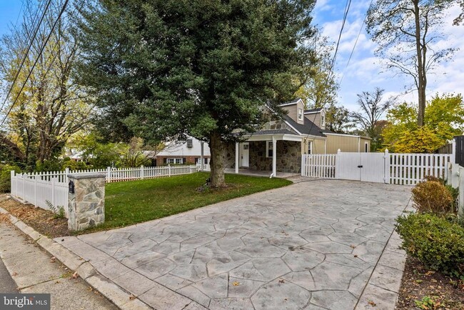 Building Photo - 7213 Tyler Ave