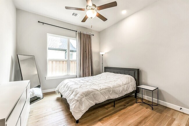 Building Photo - 28289 Emerald Bnd