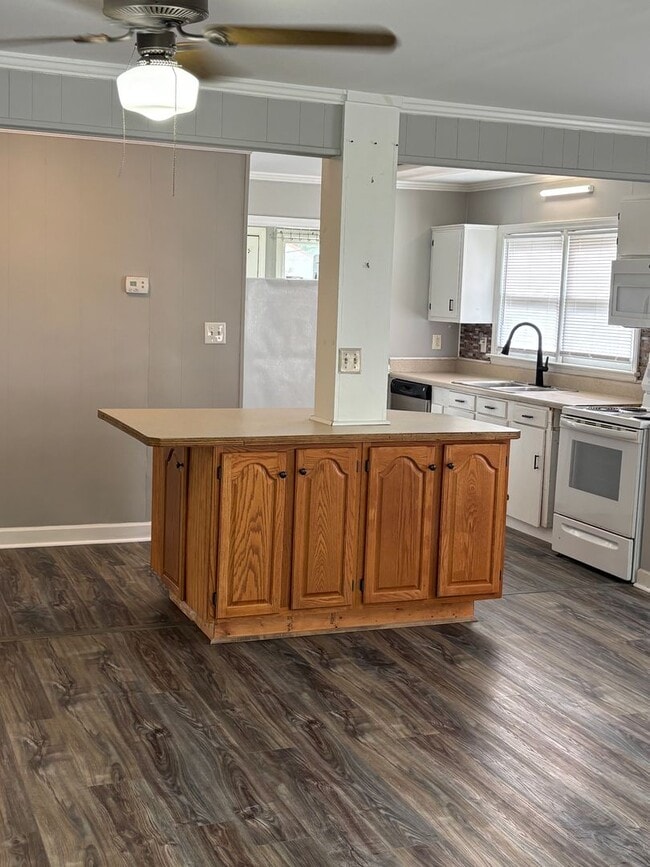 Building Photo - Cozy 2 Bedroom and 2 Baths