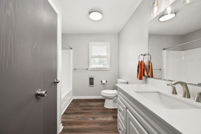 Building Photo - Charming Bi-Level for rent in Milford, $2,...