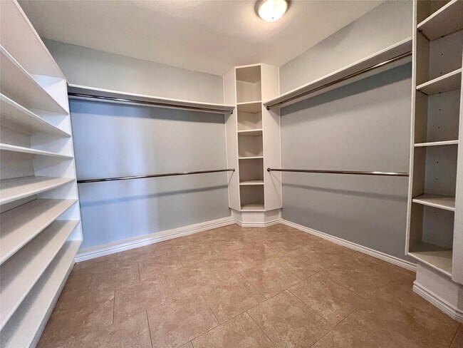 Building Photo - 3311 Whitebud Dr