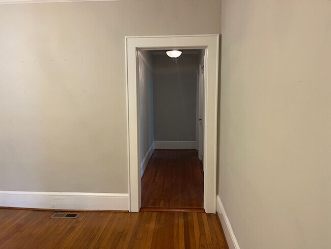 Building Photo - 3 bedroom, 2 bathroom