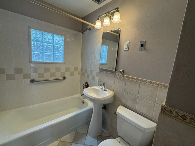 Building Photo - Single Family - Central AC, Penfield with Fairport Schools