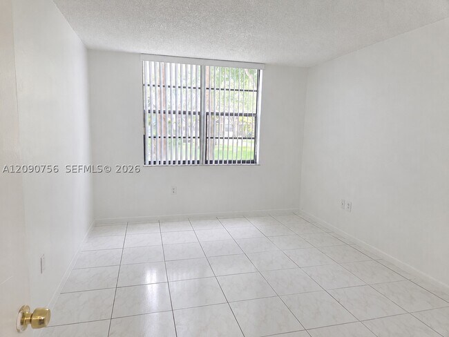 Building Photo - 13020 SW 92nd Ave