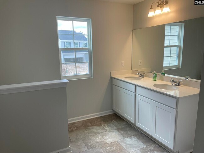 Building Photo - 129 Kings Parish Ct