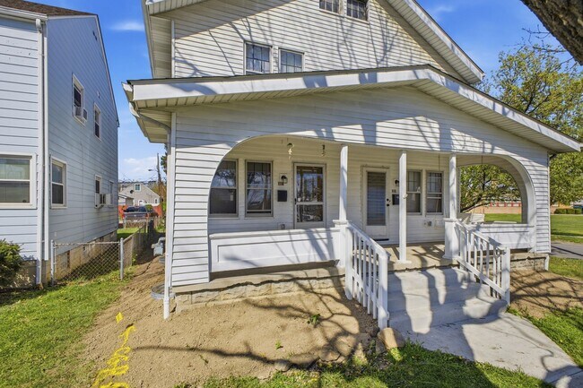 Building Photo - 415-417 S Huron Ave