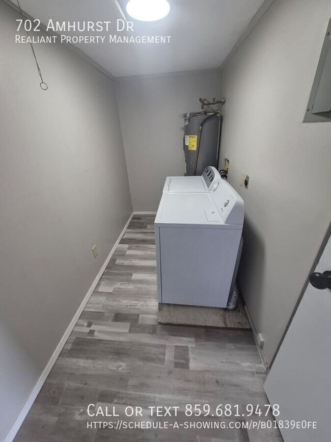 Building Photo - 702 Amhurst Dr