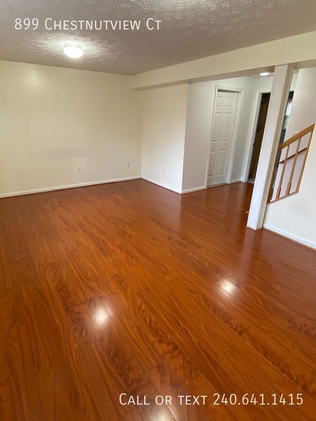 Building Photo - 899 Chestnutview Ct