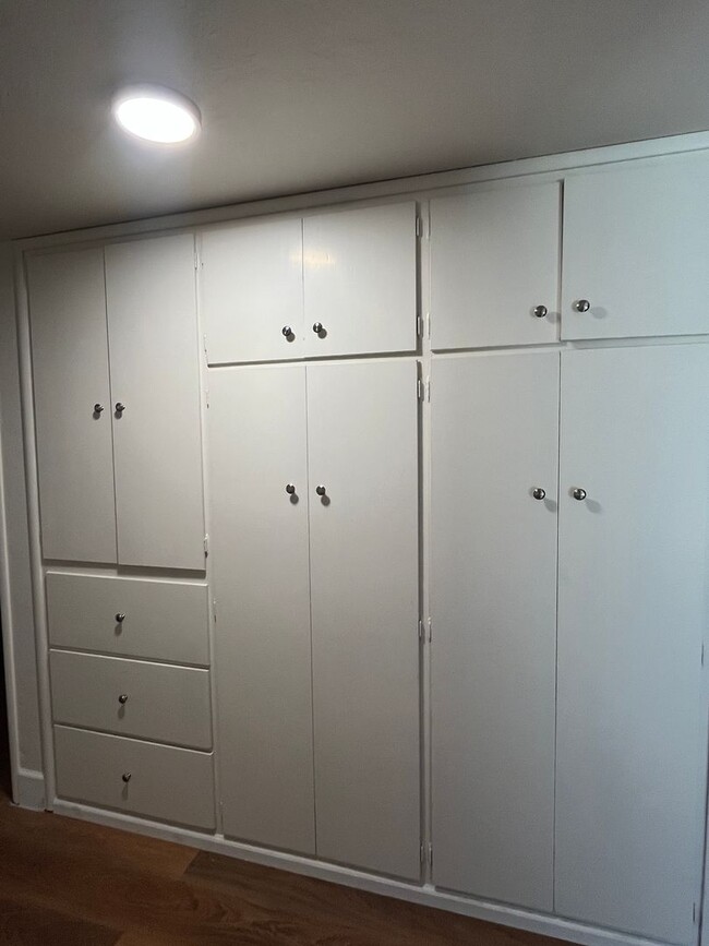 Building Photo - 4076