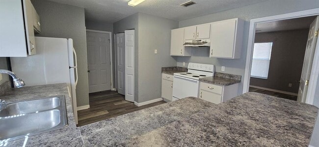 Building Photo - 5496 NW 57th Ave