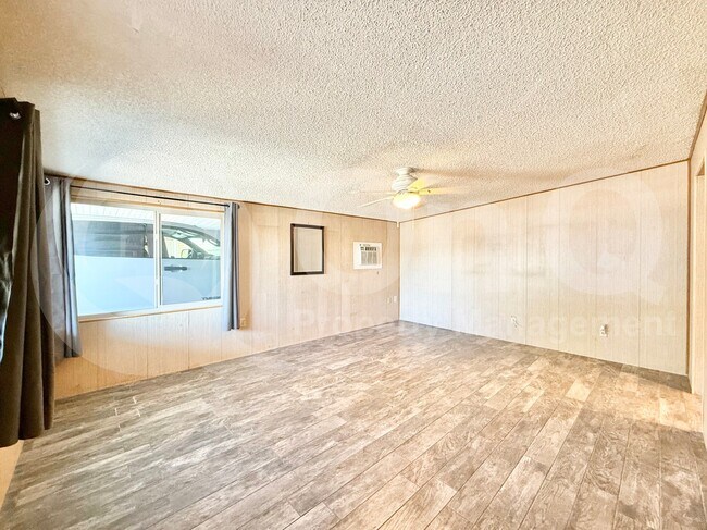 Building Photo - 1413 E Wesleyan Dr