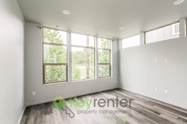 Building Photo - Modern 3 Bedroom with Rooftop Deck and In Unit Laundry
