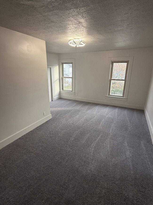 Building Photo - 517 Echo Ave