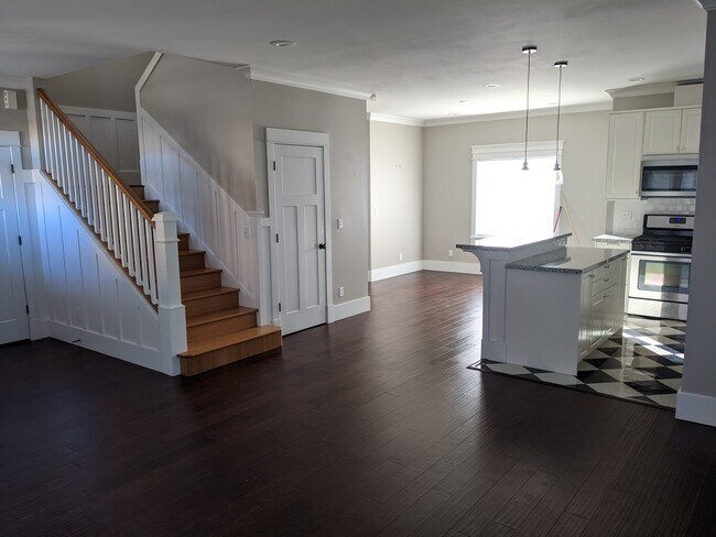 Building Photo - 1309 N Main Ave