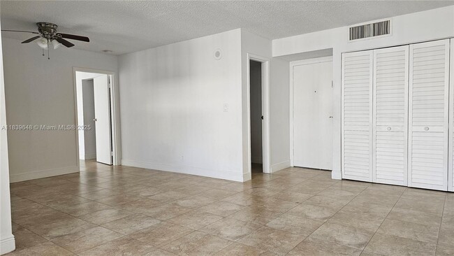 Primary Photo - 17021 N Bay Rd