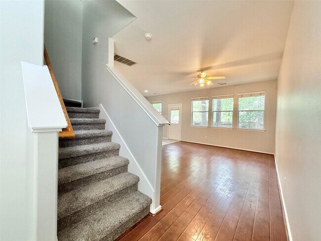 Building Photo - 23 Blue Creek Pl