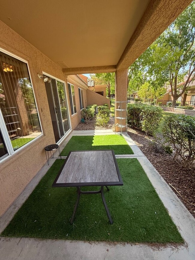 Building Photo - SUN CITY 55+ COMMUNITY - TWO BEDROOM TOWNH...