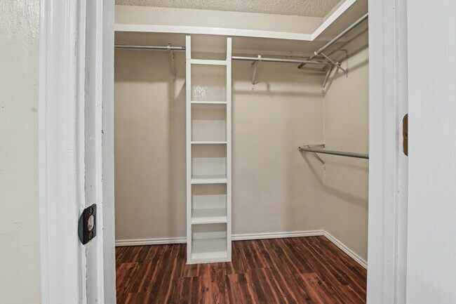 Building Photo - 1010 Hyden Ave