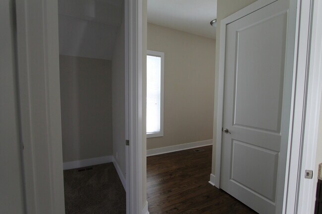 Building Photo - Beauty is on the inside! Outstanding 2-Bed...