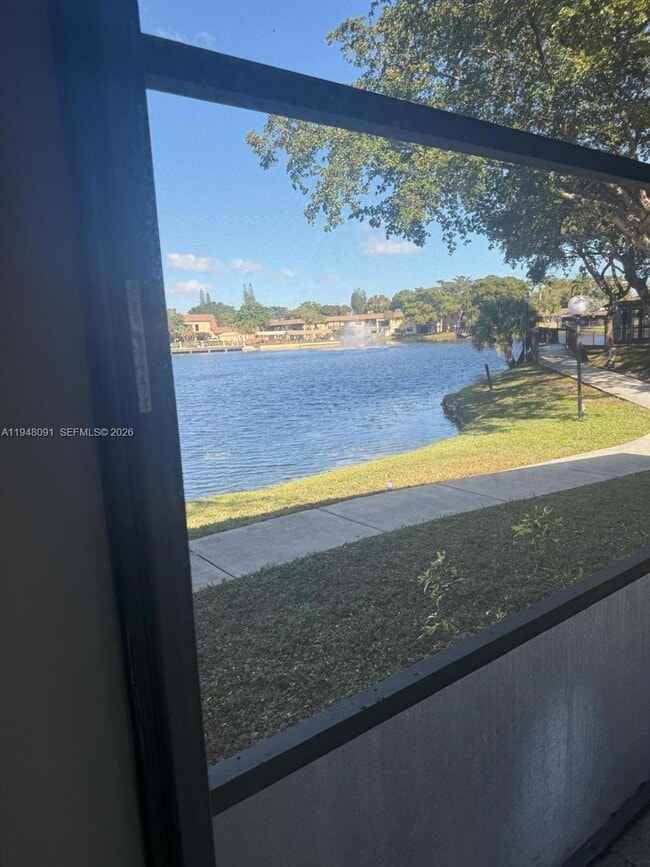 Building Photo - 412 Briarwood Cir