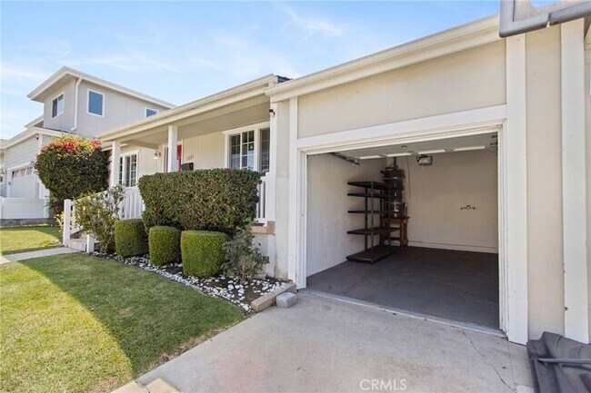 Building Photo - 1205 Manzanita Ln