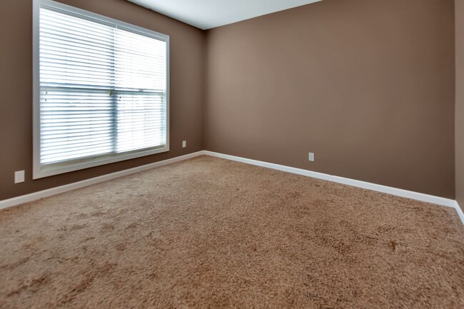 Building Photo - Pet Friendly Three Bedroom with Bonus!