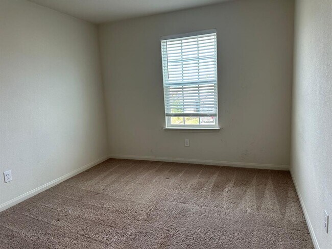 Building Photo - 225 Allington Cir