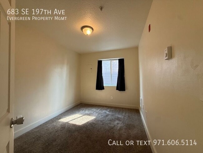 Building Photo - 683 SE 197th Ave