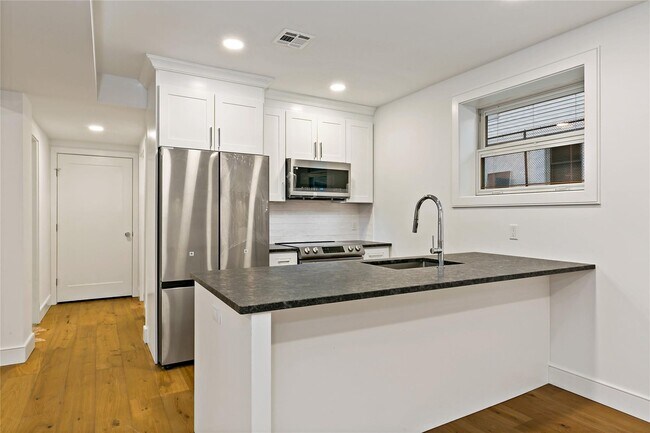 Building Photo - 92 S Highland Ave