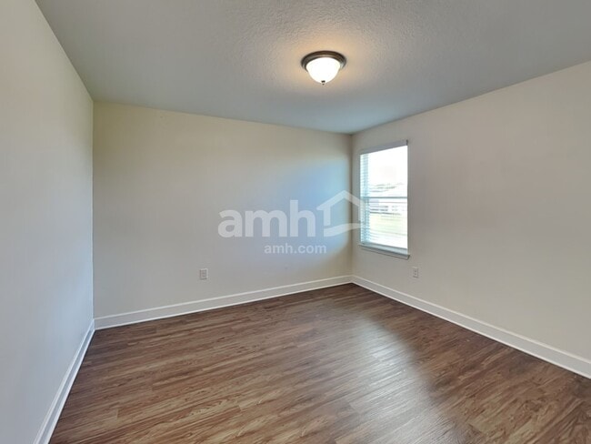 Building Photo - 326 Pine Terrace Dr