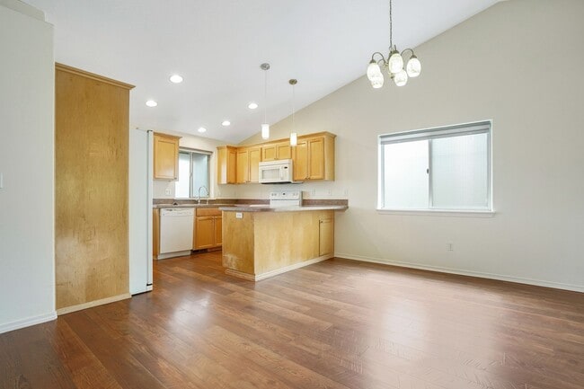 Building Photo - Beautiful 3 bed, 2 bath home in a quiet We...