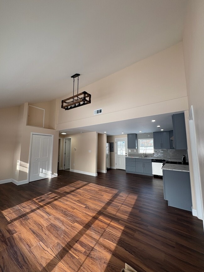 Building Photo - 516 Delaware Ave