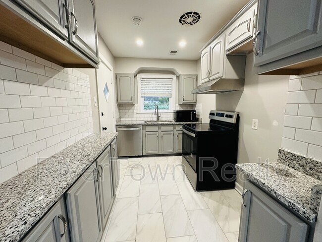 Building Photo - 3205 Choctaw Ave