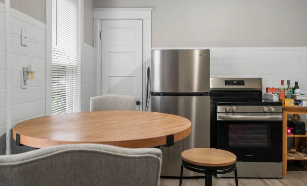 Building Photo - 41 Burbank St