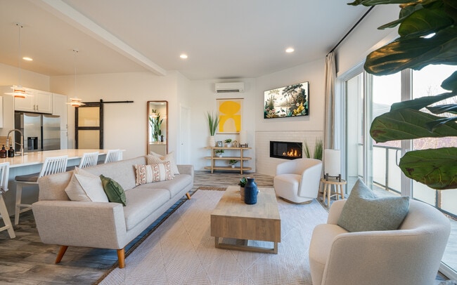 Building Photo - 823 Orondo Ave