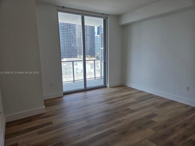 Building Photo - 1111 SW 1st Ave