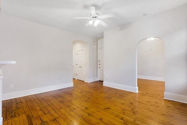 Building Photo - 320 8th St