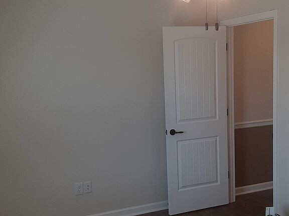 Building Photo - 625 Strawberry Dr