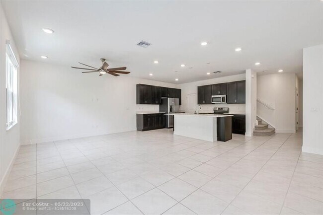 Building Photo - 210 Preserve Trl S