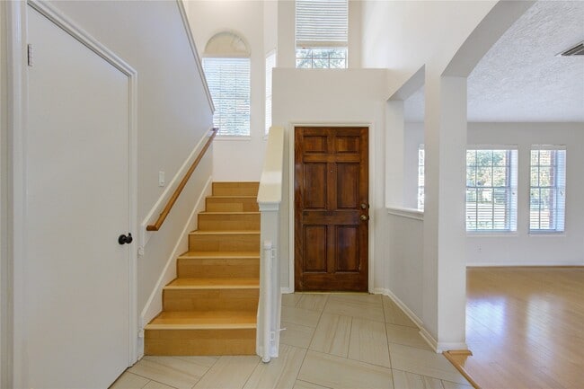 Building Photo - 2518 Calvary Ln