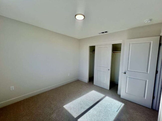 Building Photo - 3215 Center Dr