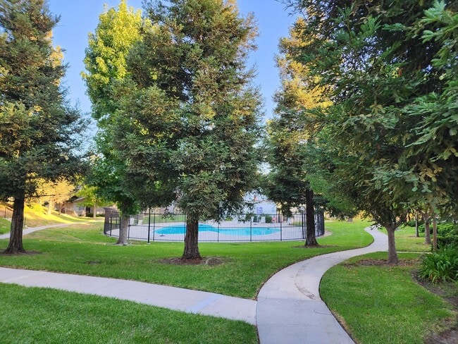 Building Photo - Bright & Beautiful Home Nestled Near Nature and Conveniences