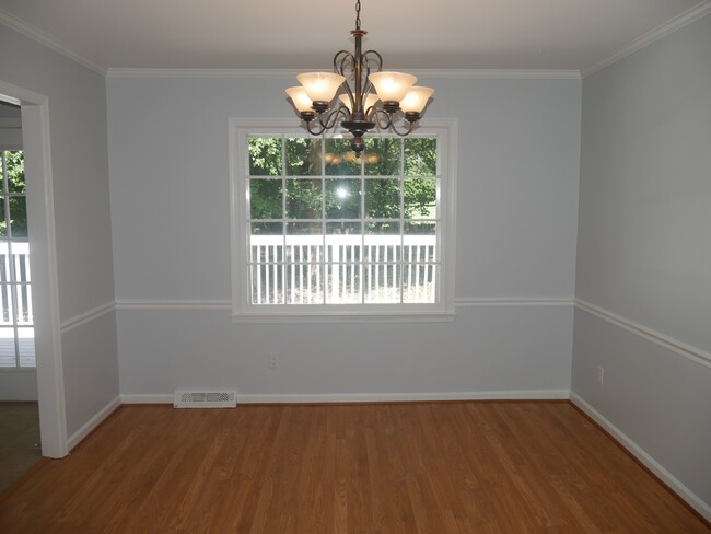 Building Photo - 124 Woodburn Pl