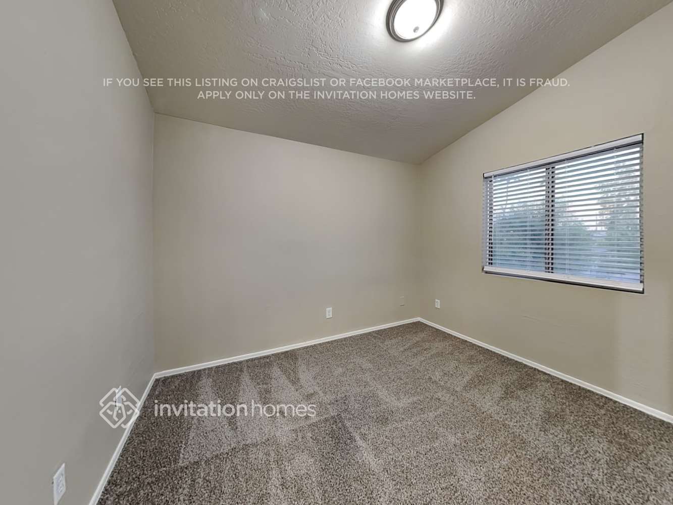 Building Photo - 8802 E University Dr