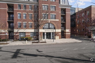 Building Photo - "Chic Urban Retreat: Stylish 1-Bed Condo w...